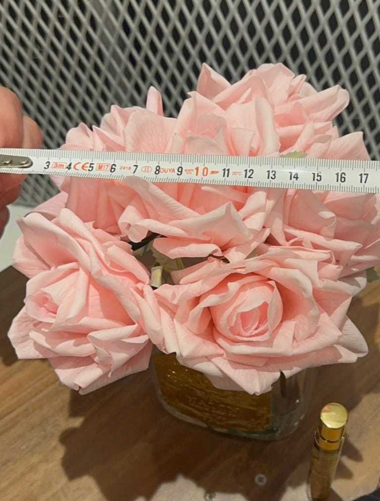 YALIN Kare Cam Fanus İçinde 3’lü Pembe Islak Görünümlü Gül – Epoksi Su Efektli Çiçek Aranjmanı – Altın Metal Detaylı – Hediye Kutulu ve 2’li Oda Kokulu - Görsel 6